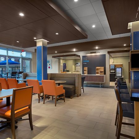 Holiday Inn Express & Suites - Fayetteville South By Ihg Zewnętrze zdjęcie